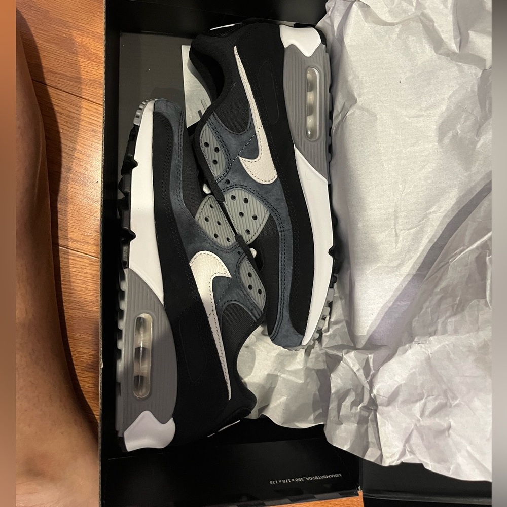 Brand New Nike Airmax 90 size 7 men in navy black